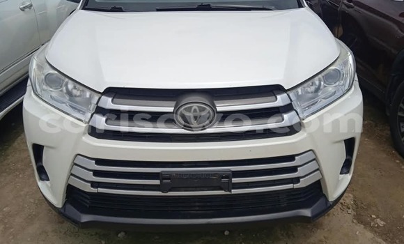 Sayi Na hannu Toyota Highlander White Mota in Cotonou a Benin Sayi Na hannu Toyota Highlander White Mota in Cotonou a Benin