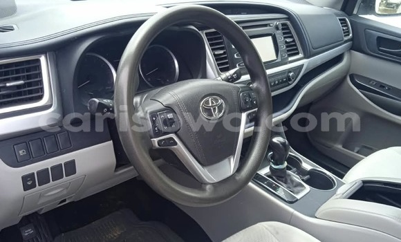 Sayi Na hannu Toyota Highlander White Mota in Cotonou a Benin Sayi Na hannu Toyota Highlander White Mota in Cotonou a Benin