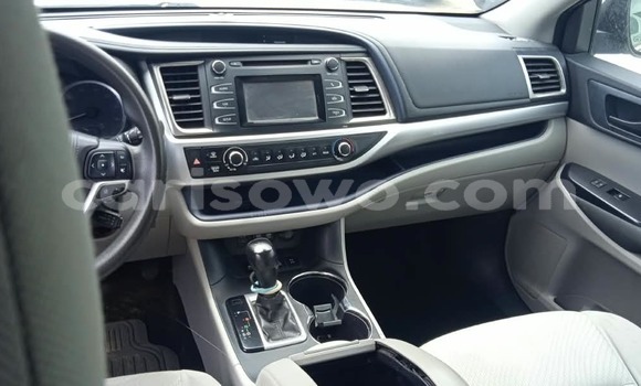 Sayi Na hannu Toyota Highlander White Mota in Cotonou a Benin Sayi Na hannu Toyota Highlander White Mota in Cotonou a Benin