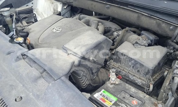 Sayi Na hannu Toyota Highlander White Mota in Cotonou a Benin Sayi Na hannu Toyota Highlander White Mota in Cotonou a Benin