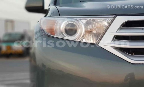 Ra Imported Toyota Highlander Alawọ ewe Ọkọ̀ in Import - Dubai ni Benin Ra Imported Toyota Highlander Alawọ ewe Ọkọ̀ in Import - Dubai ni Benin
