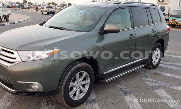Ra Imported Toyota Highlander Alawọ ewe Ọkọ̀ in Import - Dubai ni Benin Ra Imported Toyota Highlander Alawọ ewe Ọkọ̀ in Import - Dubai ni Benin