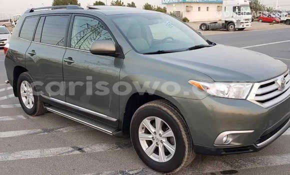 Ra Imported Toyota Highlander Alawọ ewe Ọkọ̀ in Import - Dubai ni Benin Ra Imported Toyota Highlander Alawọ ewe Ọkọ̀ in Import - Dubai ni Benin