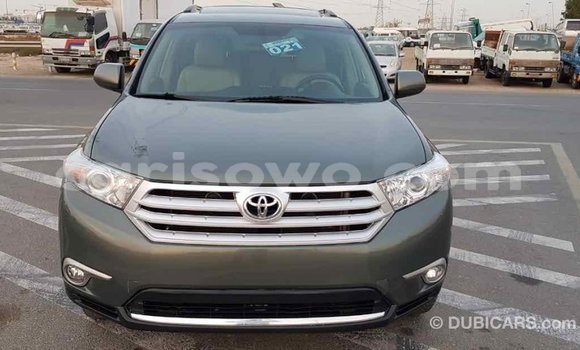 Ra Imported Toyota Highlander Alawọ ewe Ọkọ̀ in Import - Dubai ni Benin Ra Imported Toyota Highlander Alawọ ewe Ọkọ̀ in Import - Dubai ni Benin