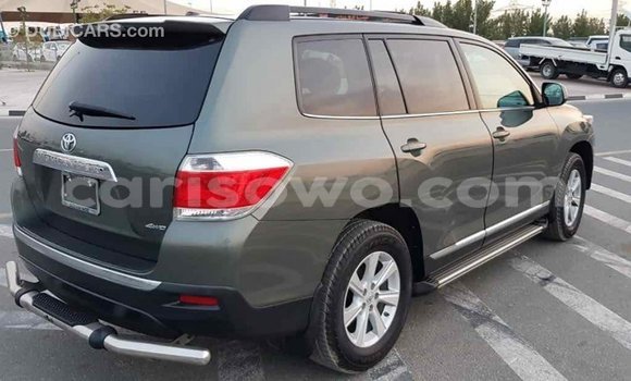 Ra Imported Toyota Highlander Alawọ ewe Ọkọ̀ in Import - Dubai ni Benin Ra Imported Toyota Highlander Alawọ ewe Ọkọ̀ in Import - Dubai ni Benin