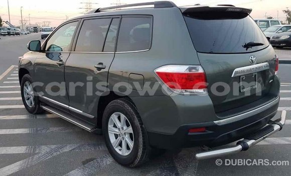 Ra Imported Toyota Highlander Alawọ ewe Ọkọ̀ in Import - Dubai ni Benin Ra Imported Toyota Highlander Alawọ ewe Ọkọ̀ in Import - Dubai ni Benin