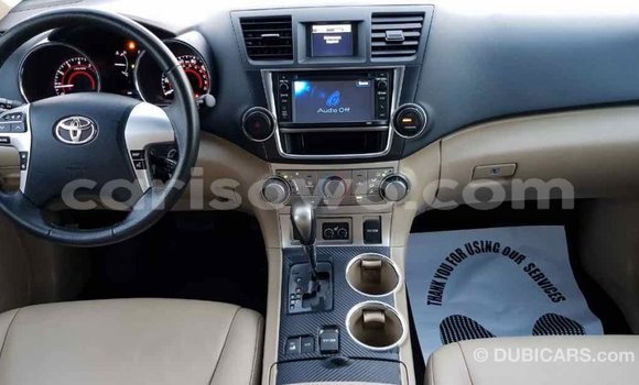 Ra Imported Toyota Highlander Alawọ ewe Ọkọ̀ in Import - Dubai ni Benin Ra Imported Toyota Highlander Alawọ ewe Ọkọ̀ in Import - Dubai ni Benin