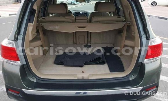 Ra Imported Toyota Highlander Alawọ ewe Ọkọ̀ in Import - Dubai ni Benin Ra Imported Toyota Highlander Alawọ ewe Ọkọ̀ in Import - Dubai ni Benin