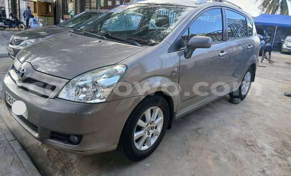 Acheter Occasion Voiture Toyota Verso Gris à Cotonou, Benin Acheter Occasion Voiture Toyota Verso Gris à Cotonou, Benin