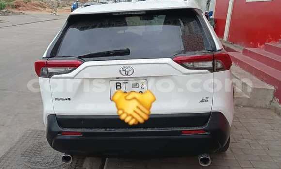 Acheter Occasion Voiture Toyota RAV4 Blanc à Cotonou, Benin Acheter Occasion Voiture Toyota RAV4 Blanc à Cotonou, Benin