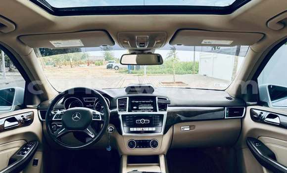 Acheter Occasion Voiture Mercedes-Benz ML–Class Blanc à Cotonou, Benin Acheter Occasion Voiture Mercedes-Benz ML–Class Blanc à Cotonou, Benin