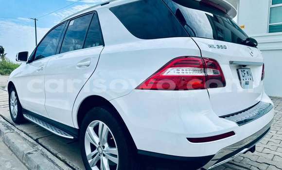 Acheter Occasion Voiture Mercedes-Benz ML–Class Blanc à Cotonou, Benin Acheter Occasion Voiture Mercedes-Benz ML–Class Blanc à Cotonou, Benin