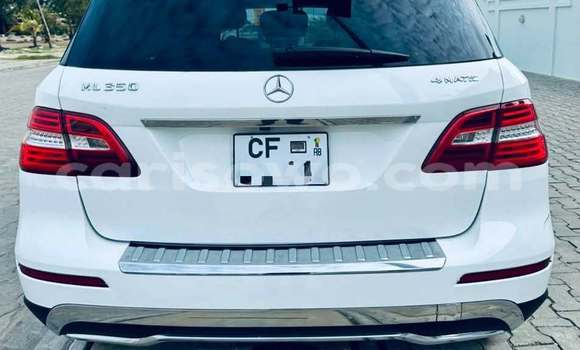 Acheter Occasion Voiture Mercedes-Benz ML–Class Blanc à Cotonou, Benin Acheter Occasion Voiture Mercedes-Benz ML–Class Blanc à Cotonou, Benin