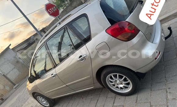 Acheter Occasion Voiture Toyota Corolla Verso Gris à Cotonou, Benin Acheter Occasion Voiture Toyota Corolla Verso Gris à Cotonou, Benin