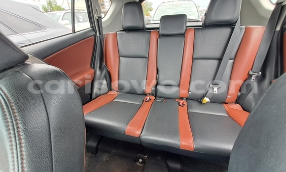 Ra Àlòkù Toyota RAV4 Black Ọkọ̀ in Cotonou ni Benin Ra Àlòkù Toyota RAV4 Black Ọkọ̀ in Cotonou ni Benin