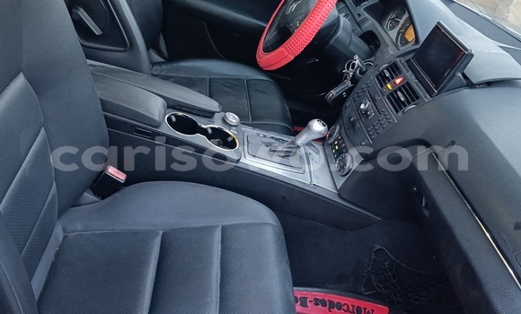 Ra Àlòkù Mercedes-Benz 300CD funfun Ọkọ̀ in Cotonou ni Benin Ra Àlòkù Mercedes-Benz 300CD funfun Ọkọ̀ in Cotonou ni Benin