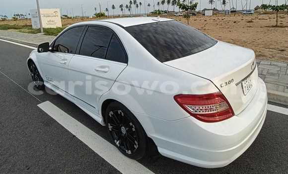 Ra Àlòkù Mercedes-Benz 300CD funfun Ọkọ̀ in Cotonou ni Benin Ra Àlòkù Mercedes-Benz 300CD funfun Ọkọ̀ in Cotonou ni Benin