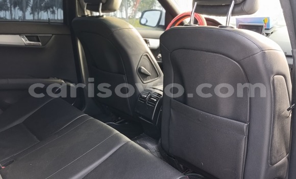 Ra Àlòkù Mercedes-Benz 300CD funfun Ọkọ̀ in Cotonou ni Benin Ra Àlòkù Mercedes-Benz 300CD funfun Ọkọ̀ in Cotonou ni Benin