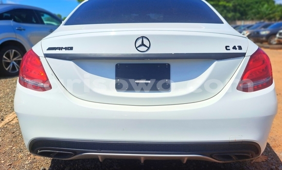 Ra Àlòkù Mercedes-Benz C-klasse AMG funfun Ọkọ̀ in Cotonou ni Benin Ra Àlòkù Mercedes-Benz C-klasse AMG funfun Ọkọ̀ in Cotonou ni Benin