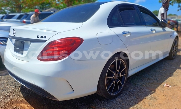 Ra Àlòkù Mercedes-Benz C-klasse AMG funfun Ọkọ̀ in Cotonou ni Benin Ra Àlòkù Mercedes-Benz C-klasse AMG funfun Ọkọ̀ in Cotonou ni Benin
