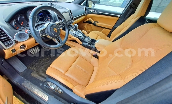 Ra Àlòkù Porsche Cayenne Black Ọkọ̀ in Cotonou ni Benin Ra Àlòkù Porsche Cayenne Black Ọkọ̀ in Cotonou ni Benin