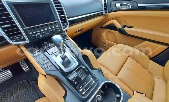 Ra Àlòkù Porsche Cayenne Black Ọkọ̀ in Cotonou ni Benin Ra Àlòkù Porsche Cayenne Black Ọkọ̀ in Cotonou ni Benin
