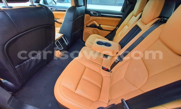 Ra Àlòkù Porsche Cayenne Black Ọkọ̀ in Cotonou ni Benin Ra Àlòkù Porsche Cayenne Black Ọkọ̀ in Cotonou ni Benin