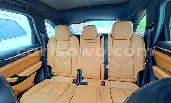 Ra Àlòkù Porsche Cayenne Black Ọkọ̀ in Cotonou ni Benin Ra Àlòkù Porsche Cayenne Black Ọkọ̀ in Cotonou ni Benin