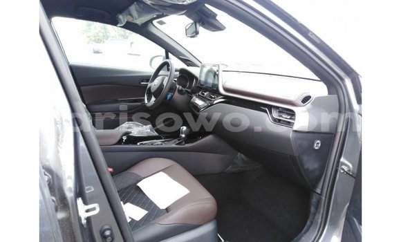 Acheter Import Voiture Toyota C-HR Autre à Import - Dubai, Benin Acheter Import Voiture Toyota C-HR Autre à Import - Dubai, Benin
