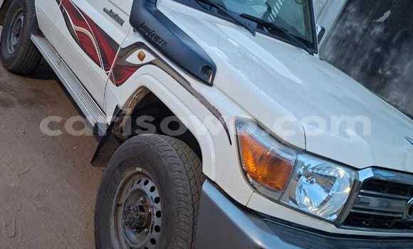 Ra Àlòkù Toyota Land Cruiser Black Ọkọ̀ in Cotonou ni Benin