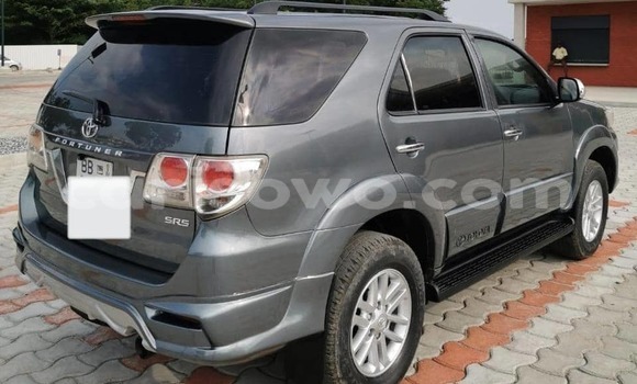 Sayi Na hannu Toyota Fortuner Azurfa Mota in Cotonou a Benin Sayi Na hannu Toyota Fortuner Azurfa Mota in Cotonou a Benin