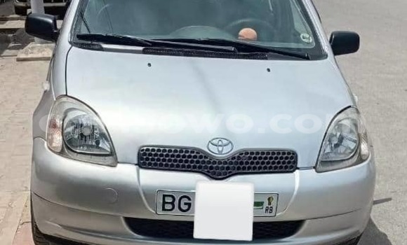 Sayi Na hannu Toyota Yaris Azurfa Mota in Cotonou a Benin