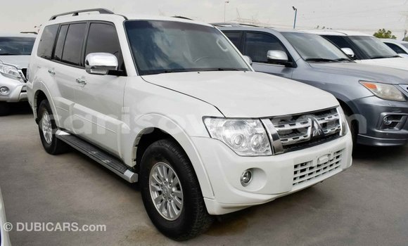 Acheter Import Voiture Mitsubishi Pajero Blanc à Import - Dubai, Benin Acheter Import Voiture Mitsubishi Pajero Blanc à Import - Dubai, Benin