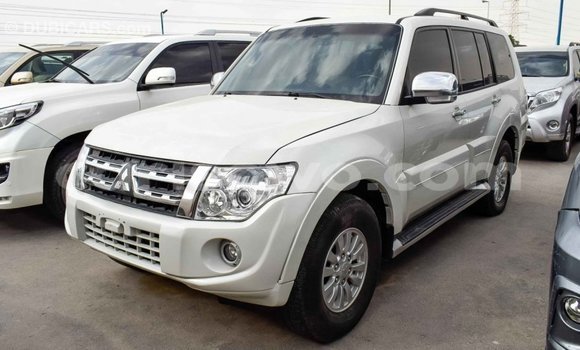 Acheter Import Voiture Mitsubishi Pajero Blanc à Import - Dubai, Benin Acheter Import Voiture Mitsubishi Pajero Blanc à Import - Dubai, Benin