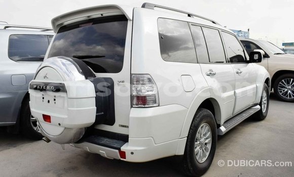 Acheter Import Voiture Mitsubishi Pajero Blanc à Import - Dubai, Benin Acheter Import Voiture Mitsubishi Pajero Blanc à Import - Dubai, Benin