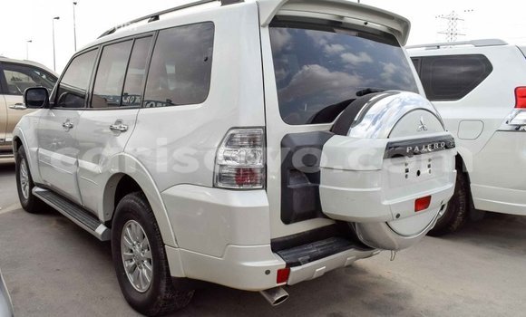 Acheter Import Voiture Mitsubishi Pajero Blanc à Import - Dubai, Benin Acheter Import Voiture Mitsubishi Pajero Blanc à Import - Dubai, Benin