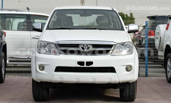 Acheter Import Voiture Toyota Fortuner Blanc à Import - Dubai, Benin Acheter Import Voiture Toyota Fortuner Blanc à Import - Dubai, Benin