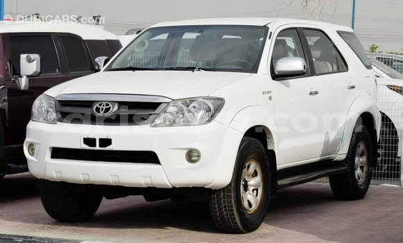 Acheter Import Voiture Toyota Fortuner Blanc à Import - Dubai, Benin Acheter Import Voiture Toyota Fortuner Blanc à Import - Dubai, Benin