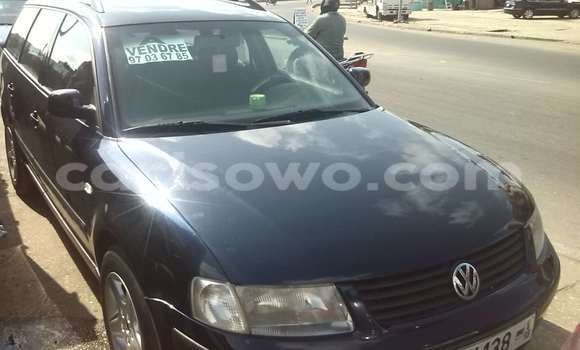 Sayi Na hannu Volkswagen Passat Blue Mota in Cotonou a Benin