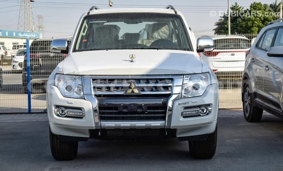 Acheter Import Voiture Mitsubishi Pajero Blanc à Import - Dubai, Benin Acheter Import Voiture Mitsubishi Pajero Blanc à Import - Dubai, Benin
