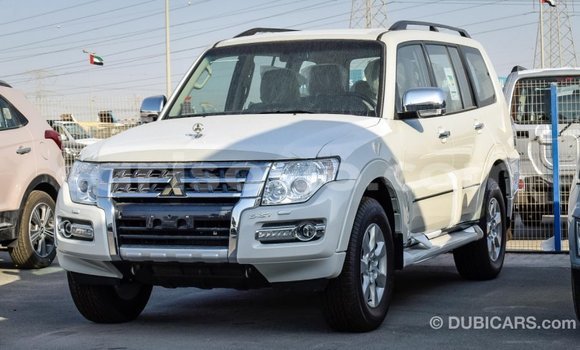 Acheter Import Voiture Mitsubishi Pajero Blanc à Import - Dubai, Benin Acheter Import Voiture Mitsubishi Pajero Blanc à Import - Dubai, Benin