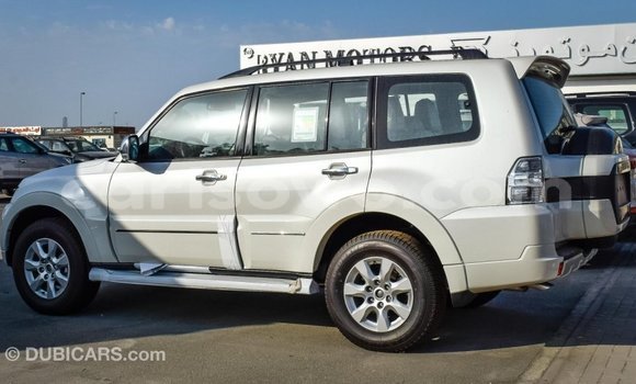 Acheter Import Voiture Mitsubishi Pajero Blanc à Import - Dubai, Benin Acheter Import Voiture Mitsubishi Pajero Blanc à Import - Dubai, Benin