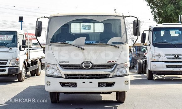 Acheter Import Utilitaire Hino 300 Series Blanc à Import - Dubai, Benin Acheter Import Utilitaire Hino 300 Series Blanc à Import - Dubai, Benin
