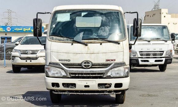 Acheter Import Utilitaire Hino 300 Series Blanc à Import - Dubai, Benin Acheter Import Utilitaire Hino 300 Series Blanc à Import - Dubai, Benin