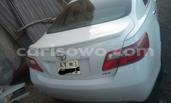 Ra Àlòkù Toyota Camry funfun Ọkọ̀ in Cotonou ni Benin Ra Àlòkù Toyota Camry funfun Ọkọ̀ in Cotonou ni Benin