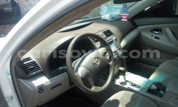 Ra Àlòkù Toyota Camry funfun Ọkọ̀ in Cotonou ni Benin Ra Àlòkù Toyota Camry funfun Ọkọ̀ in Cotonou ni Benin