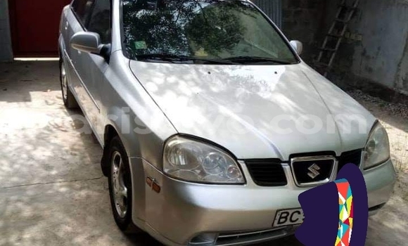 Ra Àlòkù Suzuki Forenza funfun Ọkọ̀ in Cotonou ni Benin Ra Àlòkù Suzuki Forenza funfun Ọkọ̀ in Cotonou ni Benin