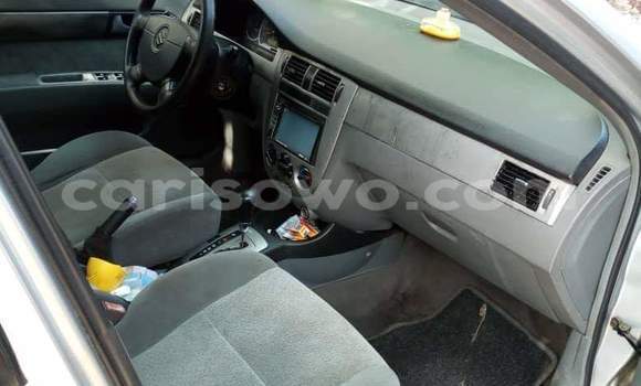 Ra Àlòkù Suzuki Forenza funfun Ọkọ̀ in Cotonou ni Benin Ra Àlòkù Suzuki Forenza funfun Ọkọ̀ in Cotonou ni Benin