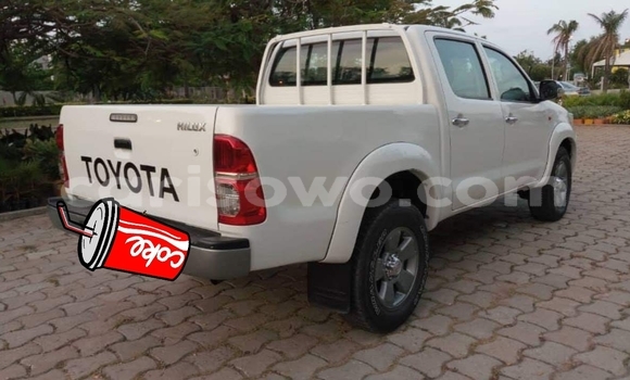 Sayi Na hannu Toyota Hilux White Mota in Cotonou a Benin Sayi Na hannu Toyota Hilux White Mota in Cotonou a Benin
