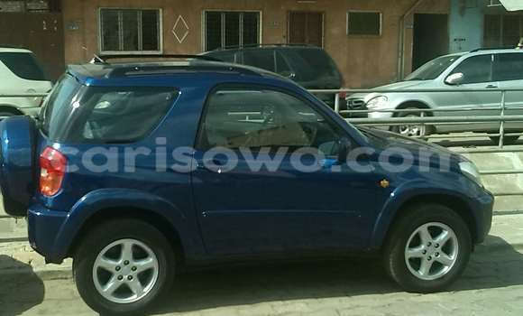 Ra Àlòkù Toyota RAV4 Blue Ọkọ̀ in Cotonou ni Benin Ra Àlòkù Toyota RAV4 Blue Ọkọ̀ in Cotonou ni Benin